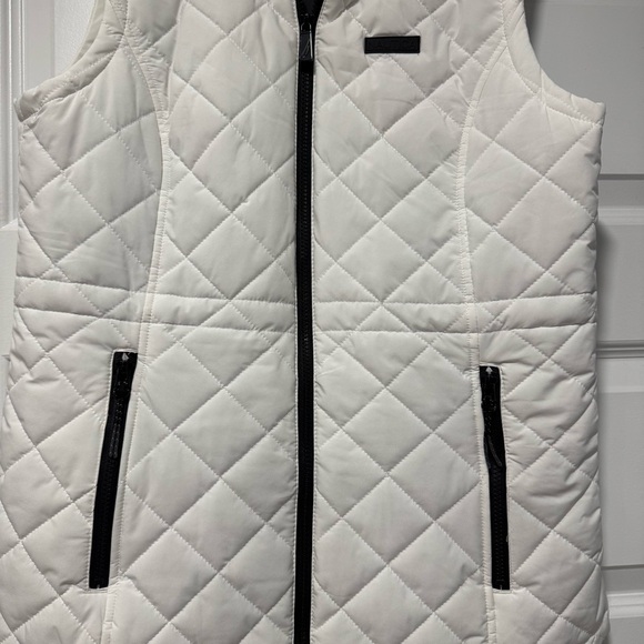 Nautica Women's White and Black Puffer Vest - Picture 4 of 10